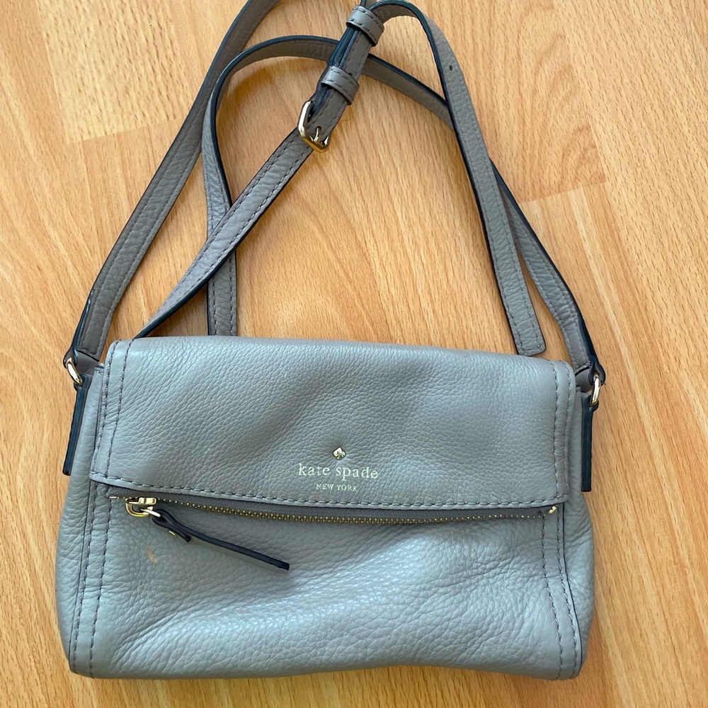 Kate spade crossbody bag,  adjustable strap, striped interior